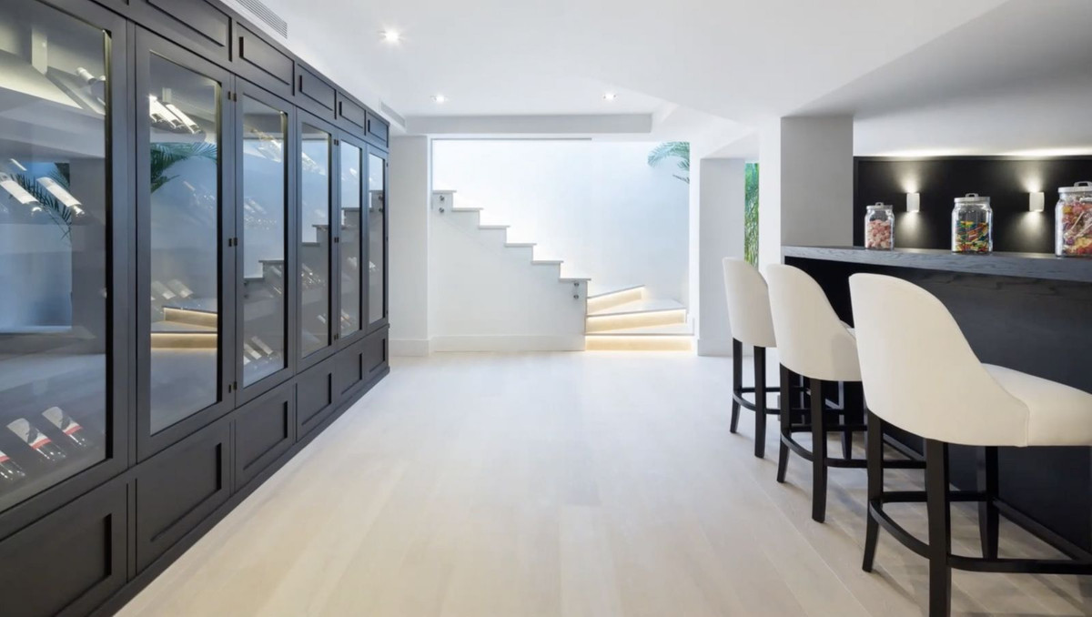 Se vende Villa - Chalet de 5 dormitorios en Costa Del Sol, Málaga, España
