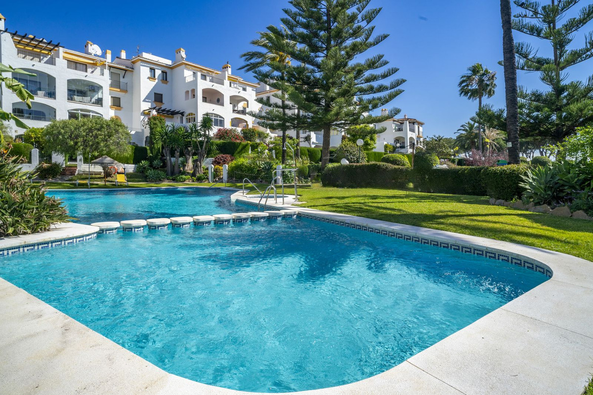 3 Bed Apartment for sale in Nueva Andalucía Costa Del Sol, Málaga, Spain