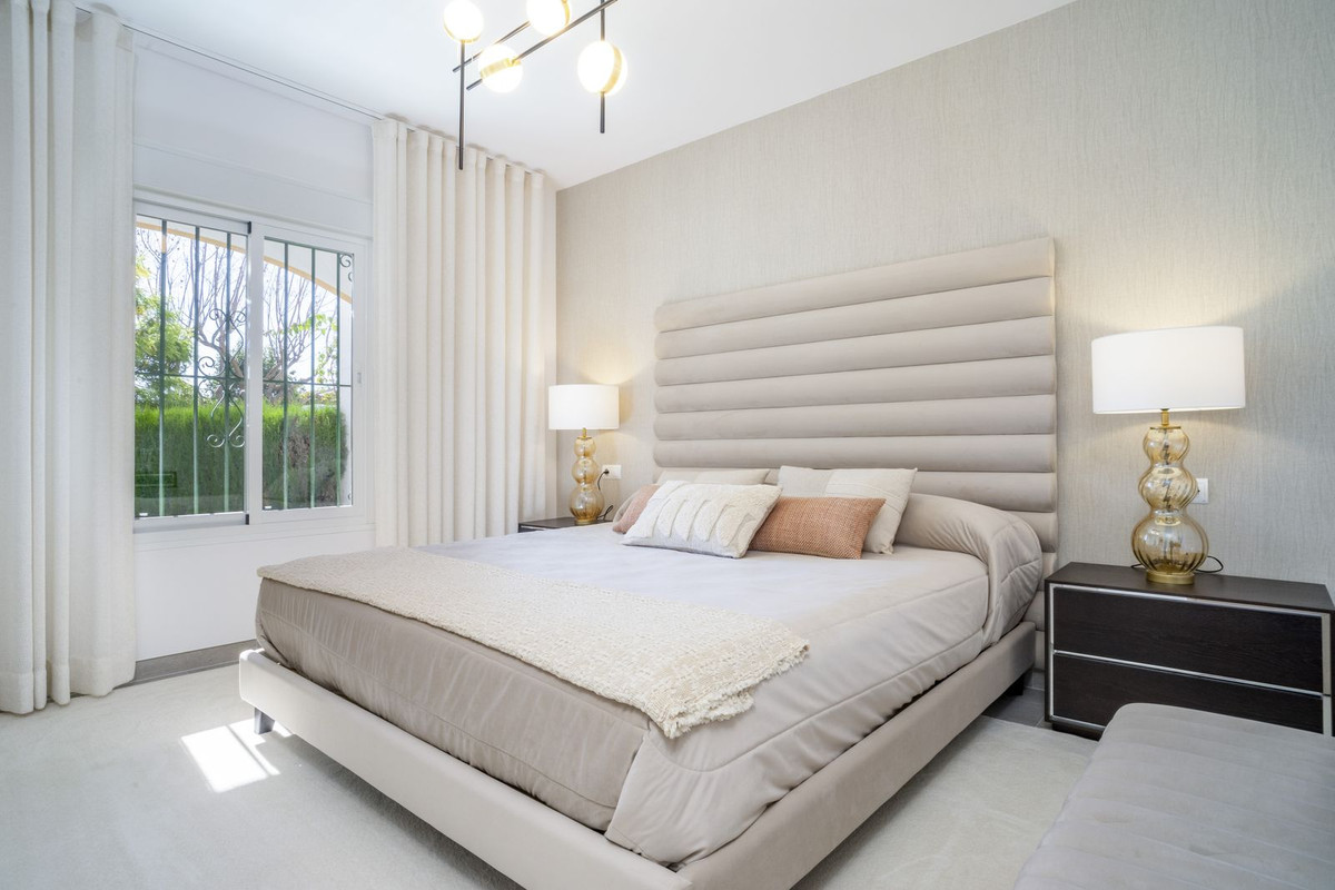 3 Bed Apartment for sale in Nueva Andalucía Costa Del Sol, Málaga, Spain