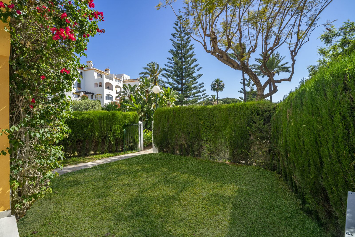 3 Bed Apartment for sale in Nueva Andalucía Costa Del Sol, Málaga, Spain