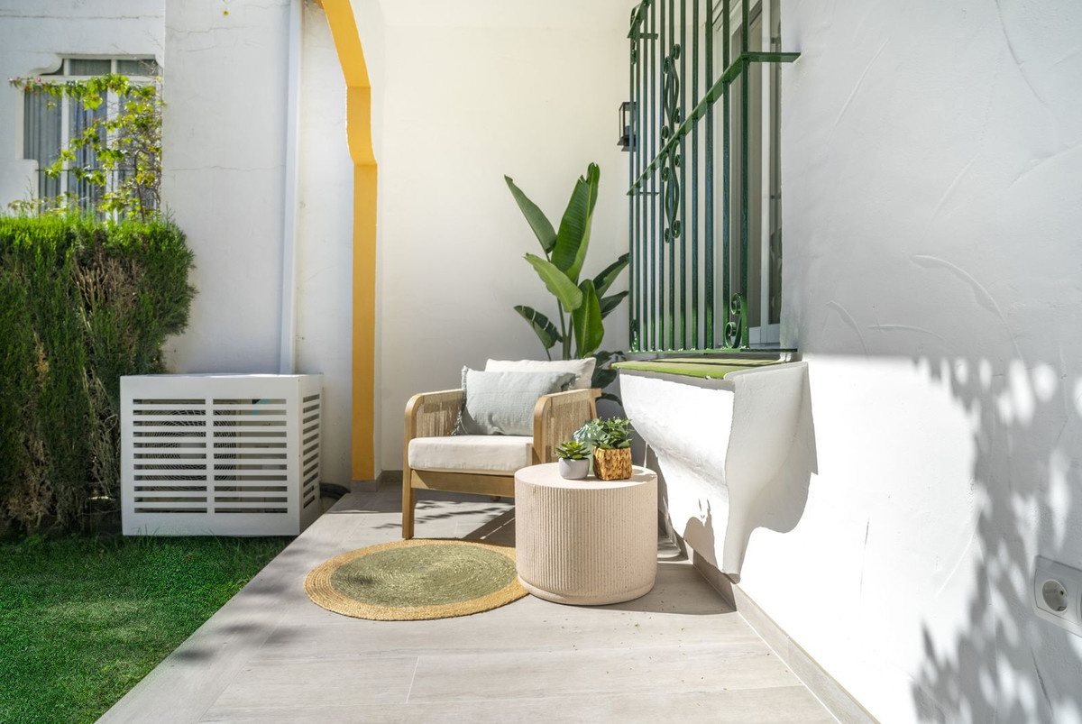 3 Bed Apartment for sale in Nueva Andalucía Costa Del Sol, Málaga, Spain