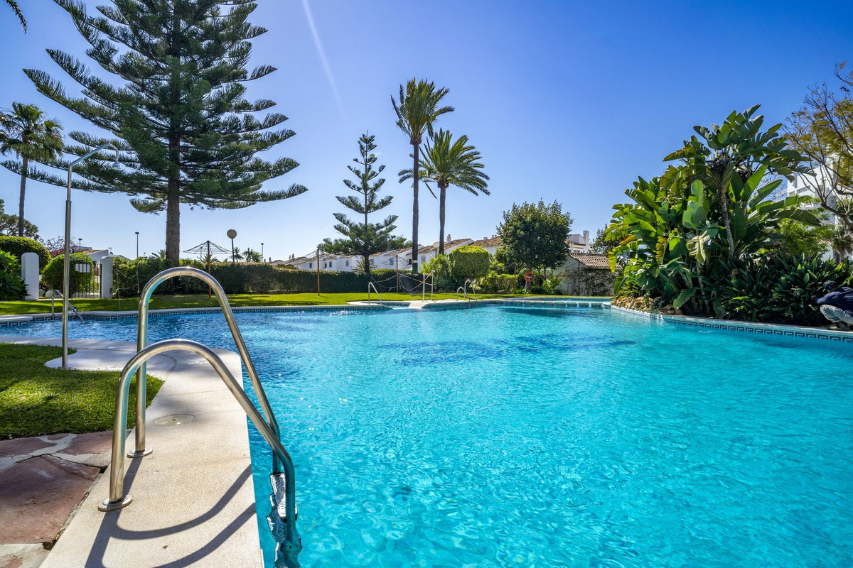 3 Bed Apartment for sale in Nueva Andalucía Costa Del Sol, Málaga, Spain