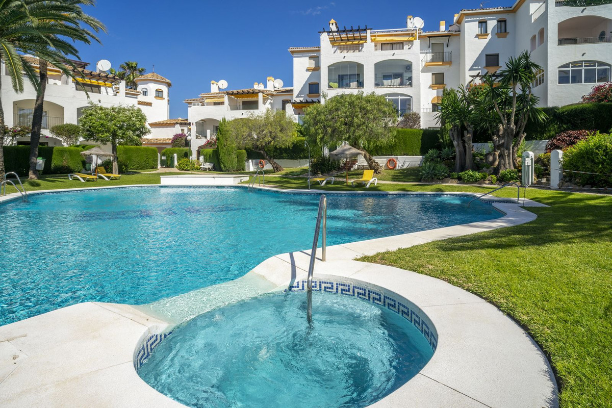 3 Bed Apartment for sale in Nueva Andalucía Costa Del Sol, Málaga, Spain
