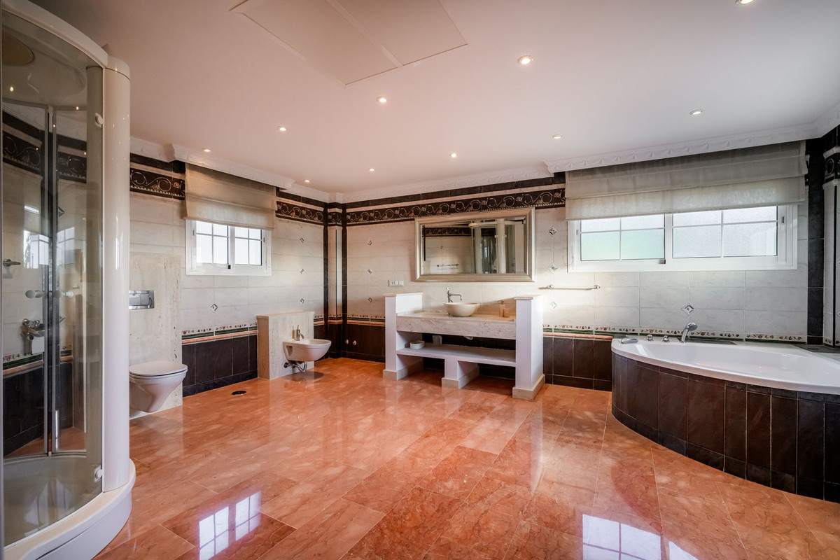 Se vende Villa - Chalet de 6 dormitorios en Costa Del Sol, Málaga, España