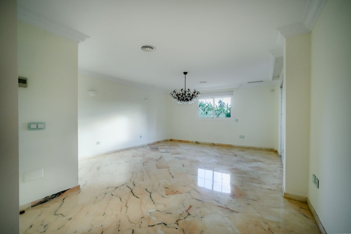 Se vende Villa - Chalet de 6 dormitorios en Costa Del Sol, Málaga, España