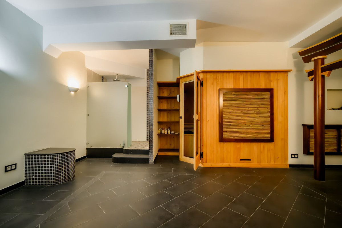 Se vende Villa - Chalet de 6 dormitorios en Costa Del Sol, Málaga, España