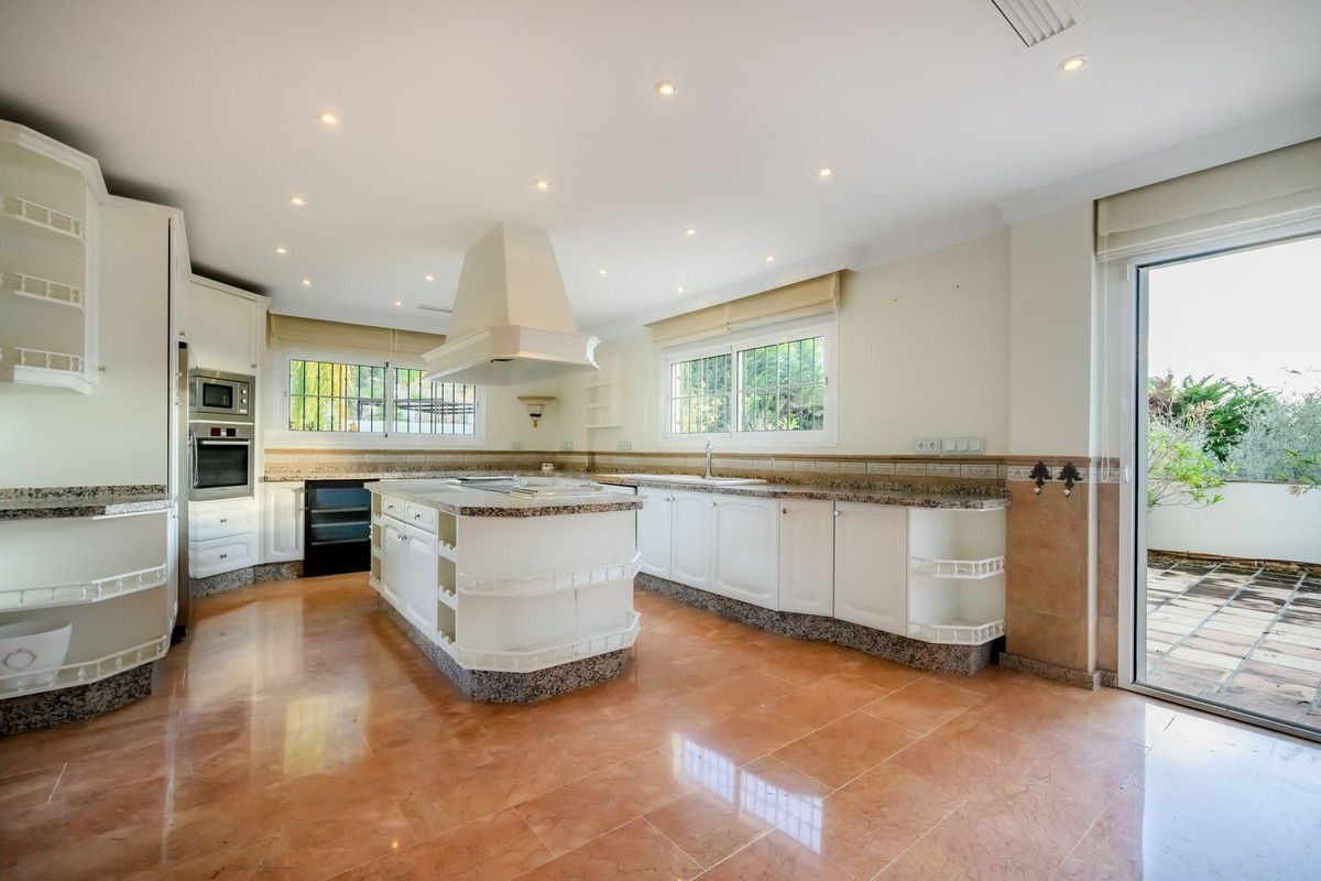 Se vende Villa - Chalet de 6 dormitorios en Costa Del Sol, Málaga, España