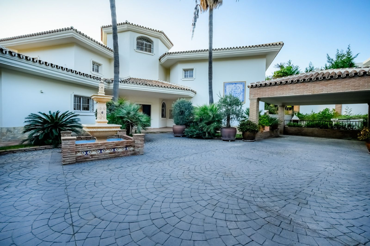 Se vende Villa - Chalet de 6 dormitorios en Costa Del Sol, Málaga, España
