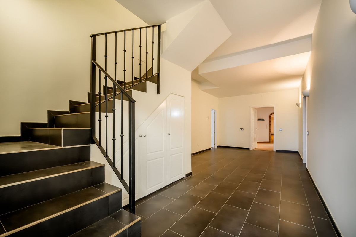 Se vende Villa - Chalet de 6 dormitorios en Costa Del Sol, Málaga, España