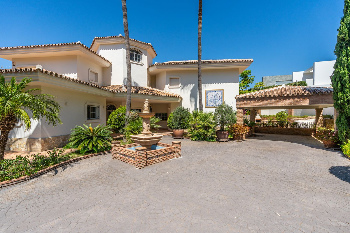 Se vende Villa - Chalet de 6 dormitorios en Costa Del Sol, Málaga, España
