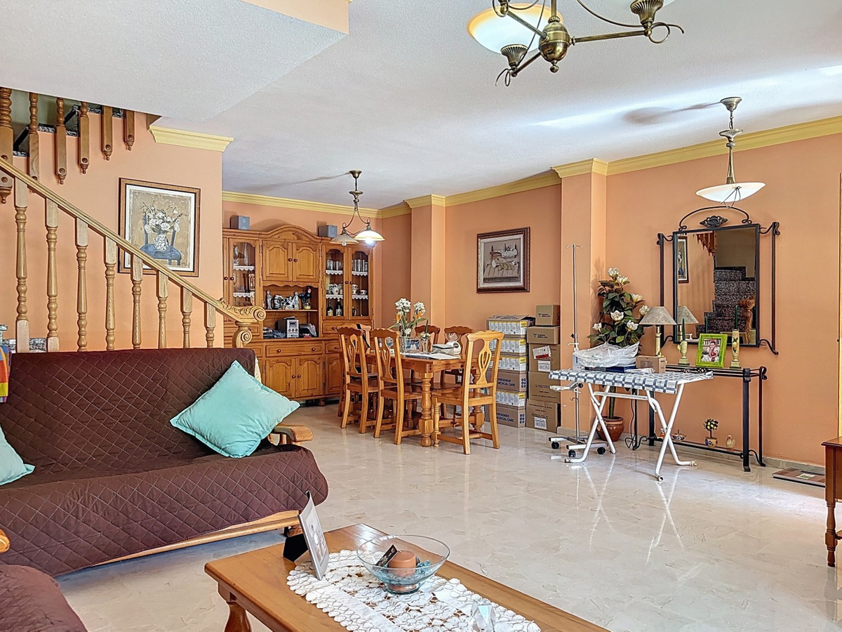 Se vende Pareada de 6 dormitorios en Costa Del Sol East, Málaga, España