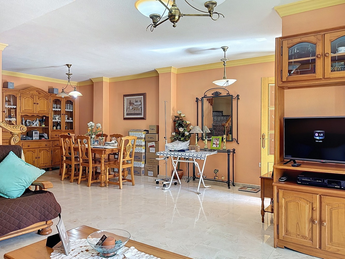 Se vende Pareada de 6 dormitorios en Costa Del Sol East, Málaga, España