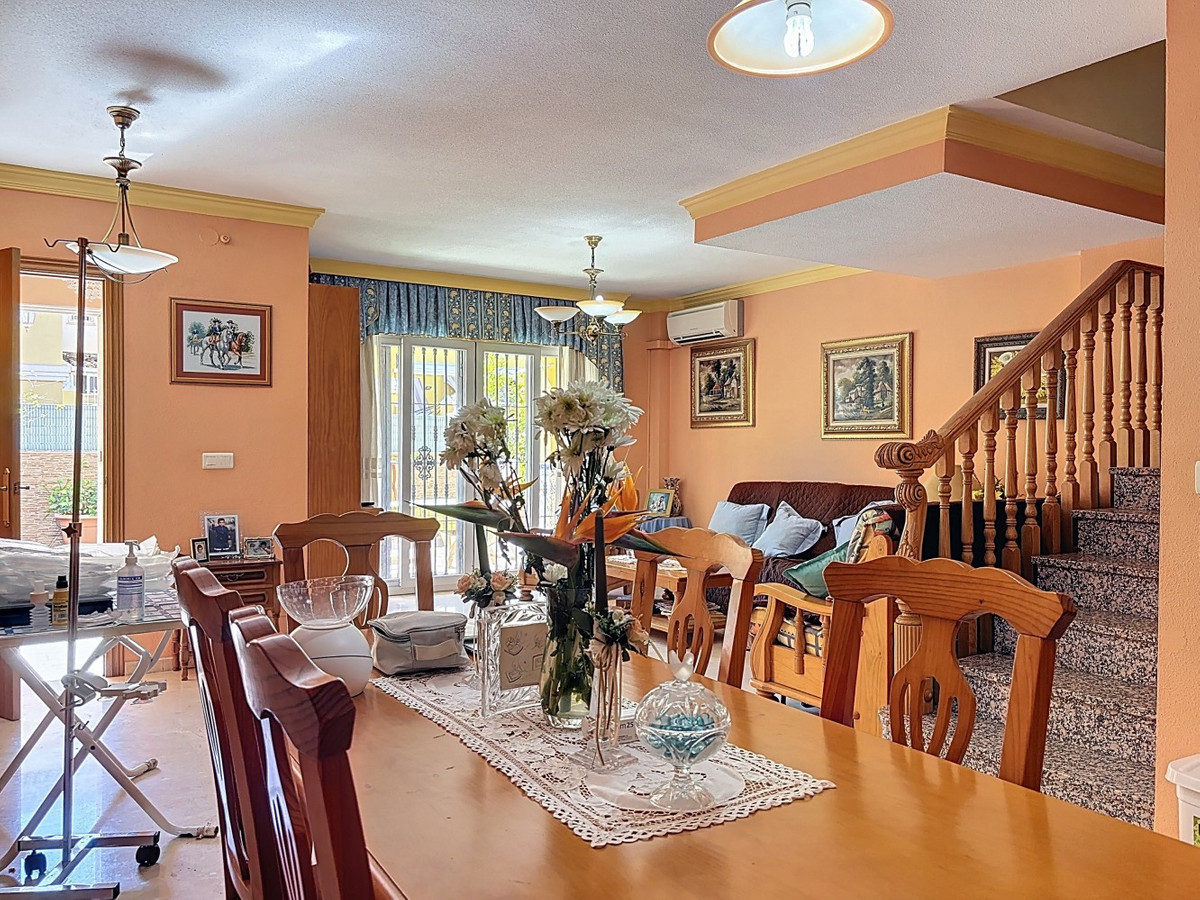Se vende Pareada de 6 dormitorios en Costa Del Sol East, Málaga, España