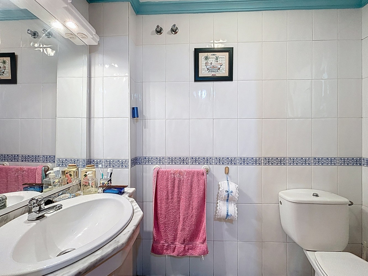 Se vende Pareada de 6 dormitorios en Costa Del Sol East, Málaga, España