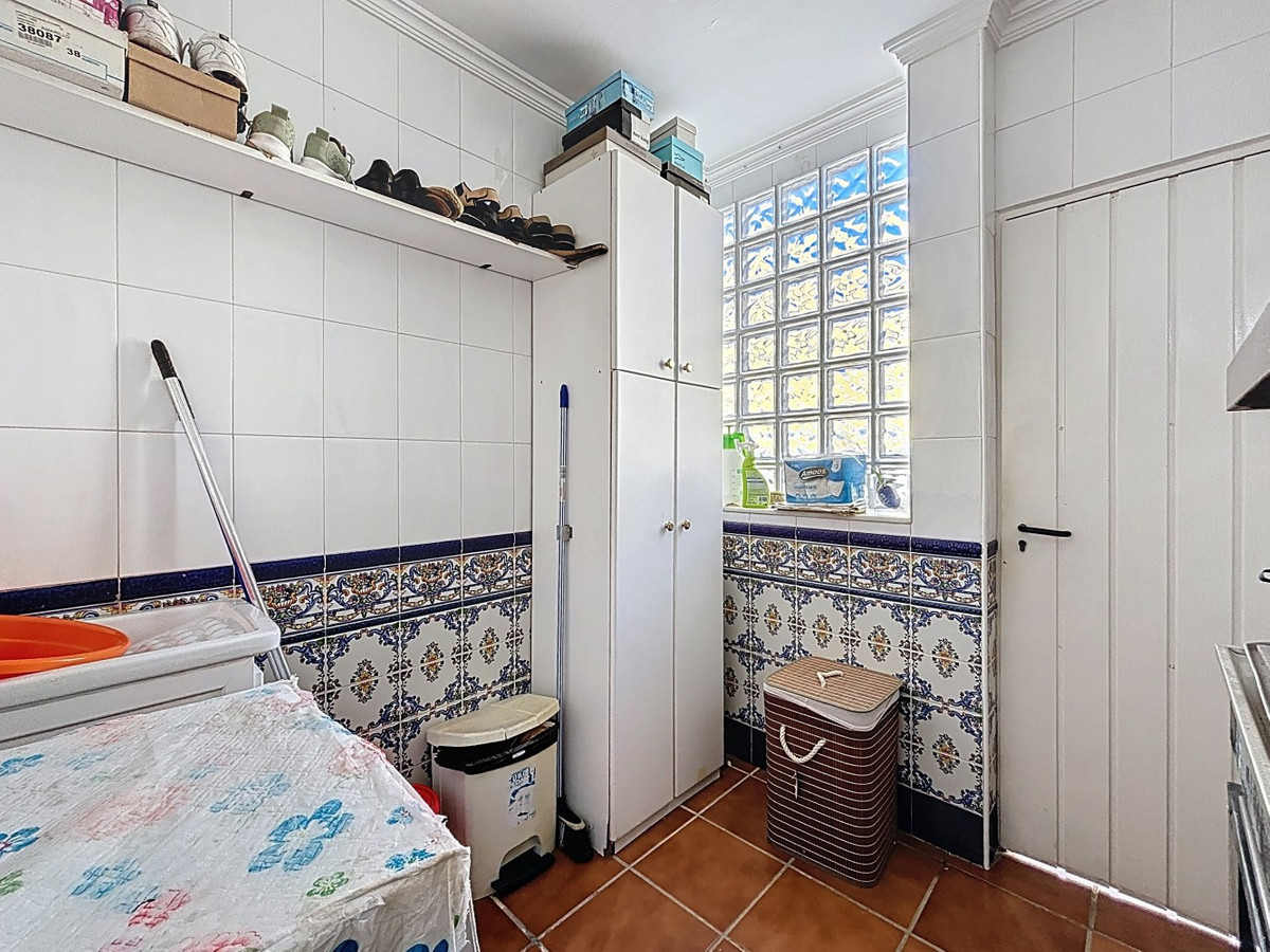 Se vende Pareada de 6 dormitorios en Costa Del Sol East, Málaga, España