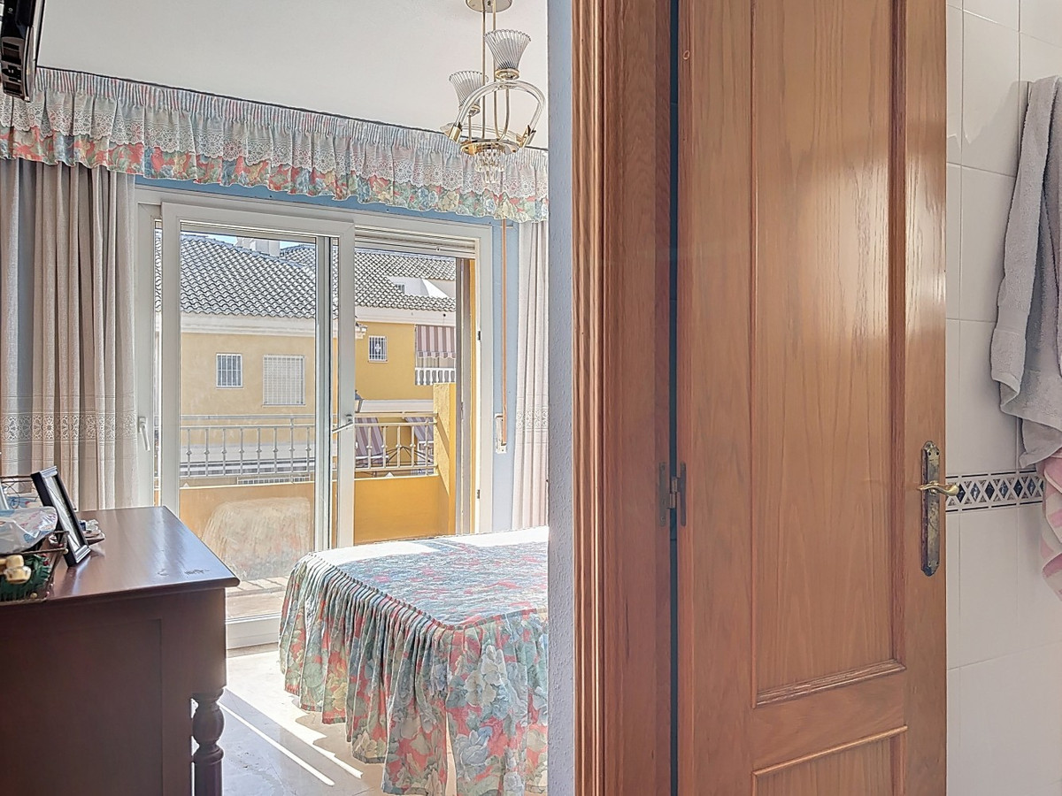 Se vende Pareada de 6 dormitorios en Costa Del Sol East, Málaga, España