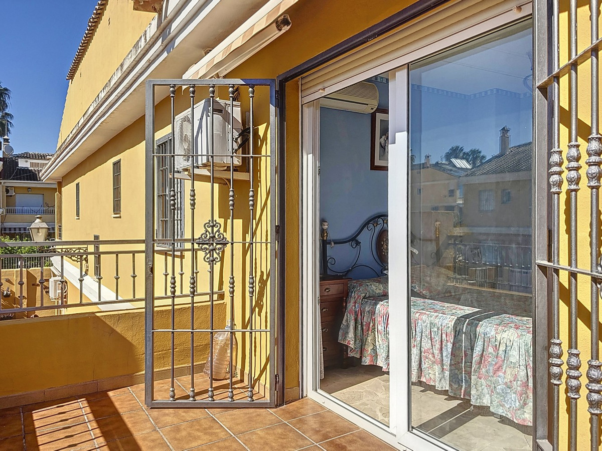 Se vende Pareada de 6 dormitorios en Costa Del Sol East, Málaga, España
