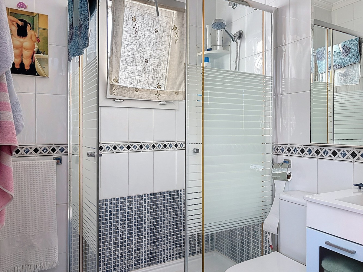 Se vende Pareada de 6 dormitorios en Costa Del Sol East, Málaga, España