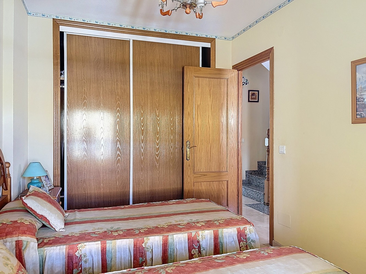 Se vende Pareada de 6 dormitorios en Costa Del Sol East, Málaga, España
