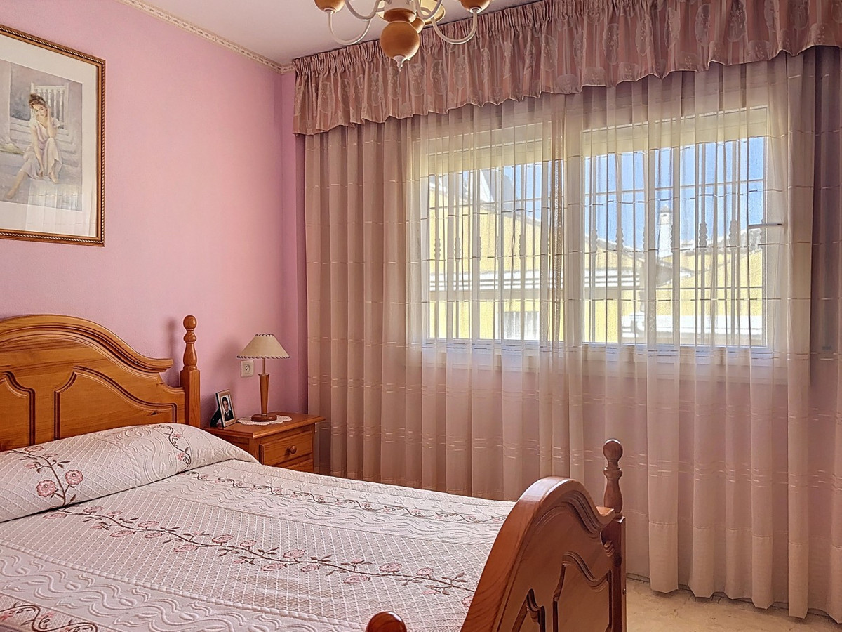 Se vende Pareada de 6 dormitorios en Costa Del Sol East, Málaga, España