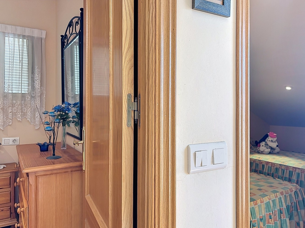Se vende Pareada de 6 dormitorios en Costa Del Sol East, Málaga, España