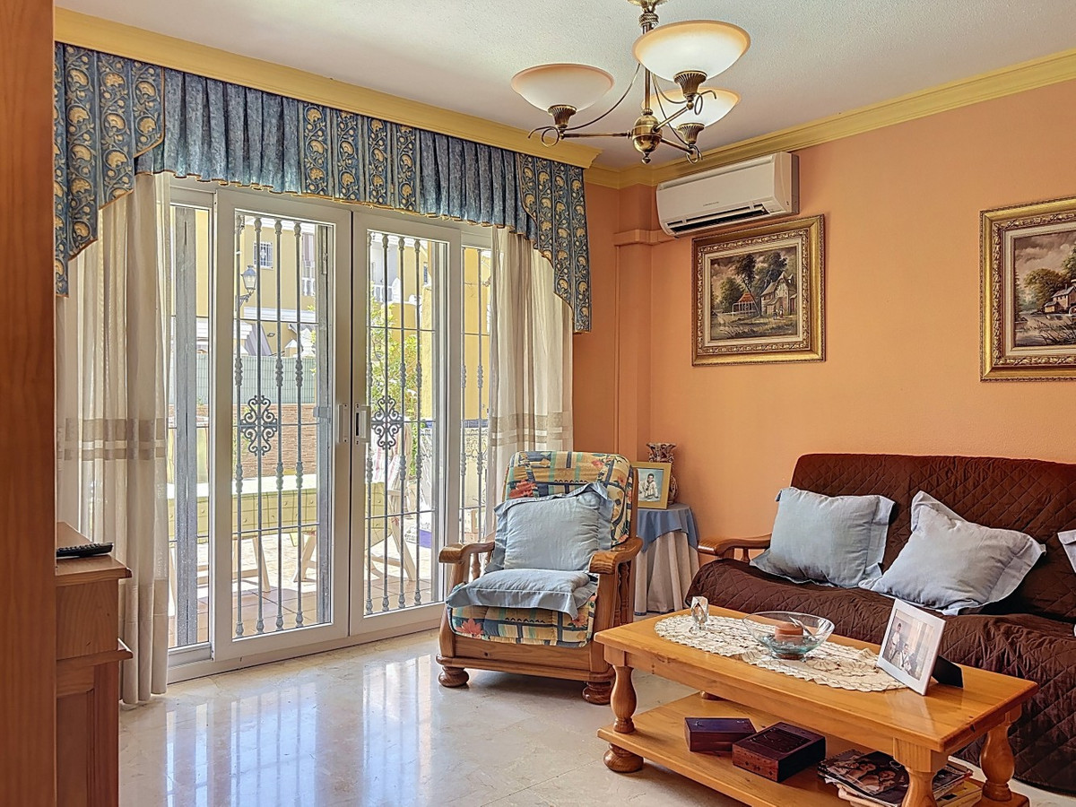 Se vende Pareada de 6 dormitorios en Costa Del Sol East, Málaga, España