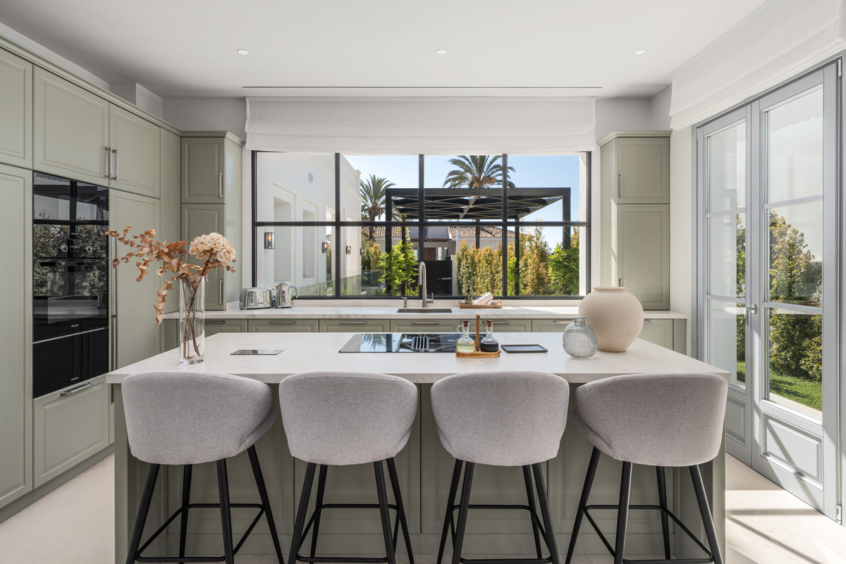 Se vende Villa - Chalet de 4 dormitorios en Costa Del Sol, Málaga, España