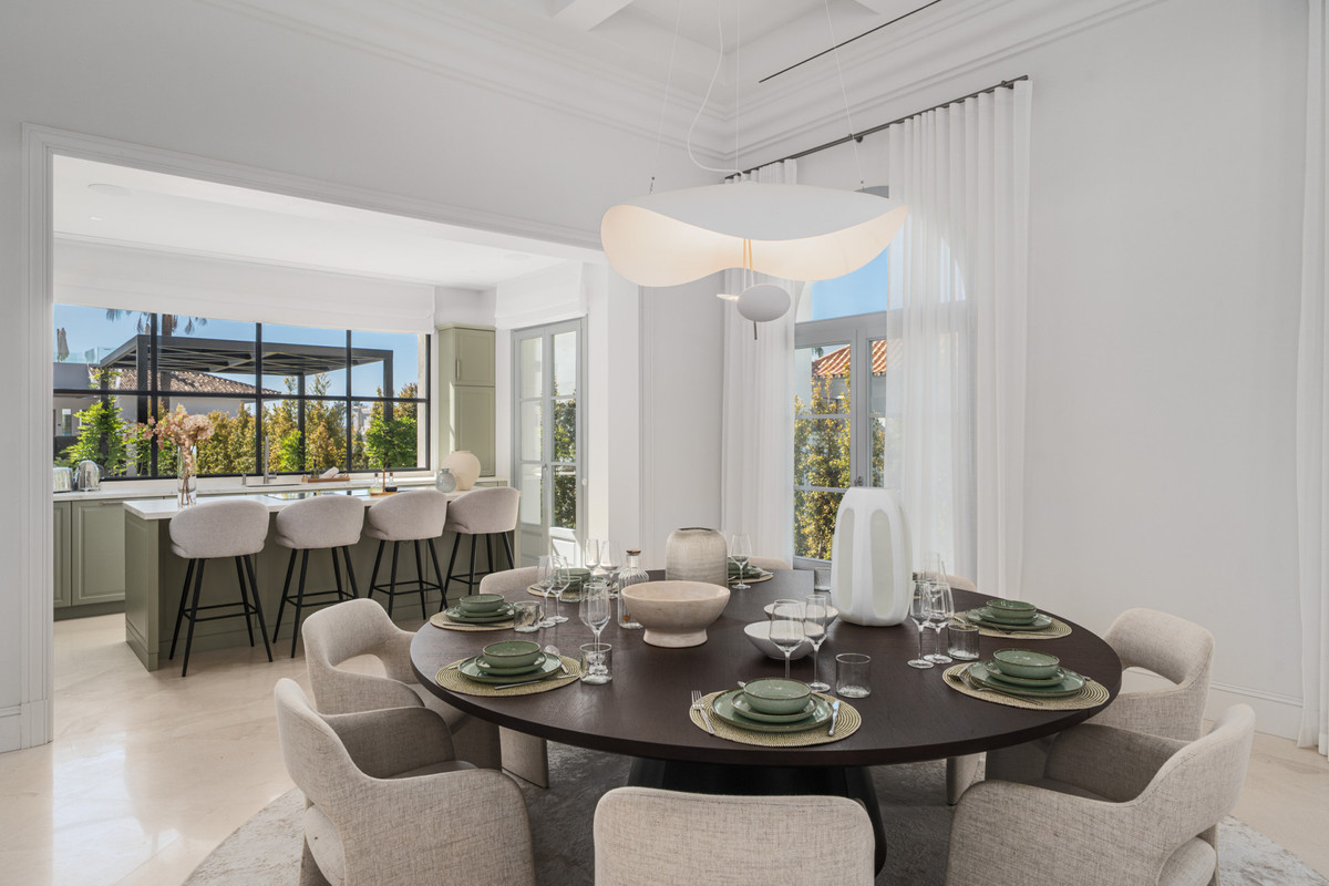 Se vende Villa - Chalet de 4 dormitorios en Costa Del Sol, Málaga, España