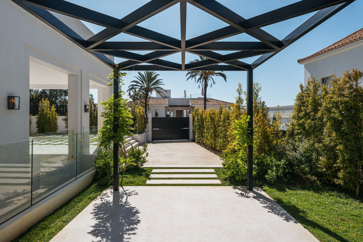 Se vende Villa - Chalet de 4 dormitorios en Costa Del Sol, Málaga, España