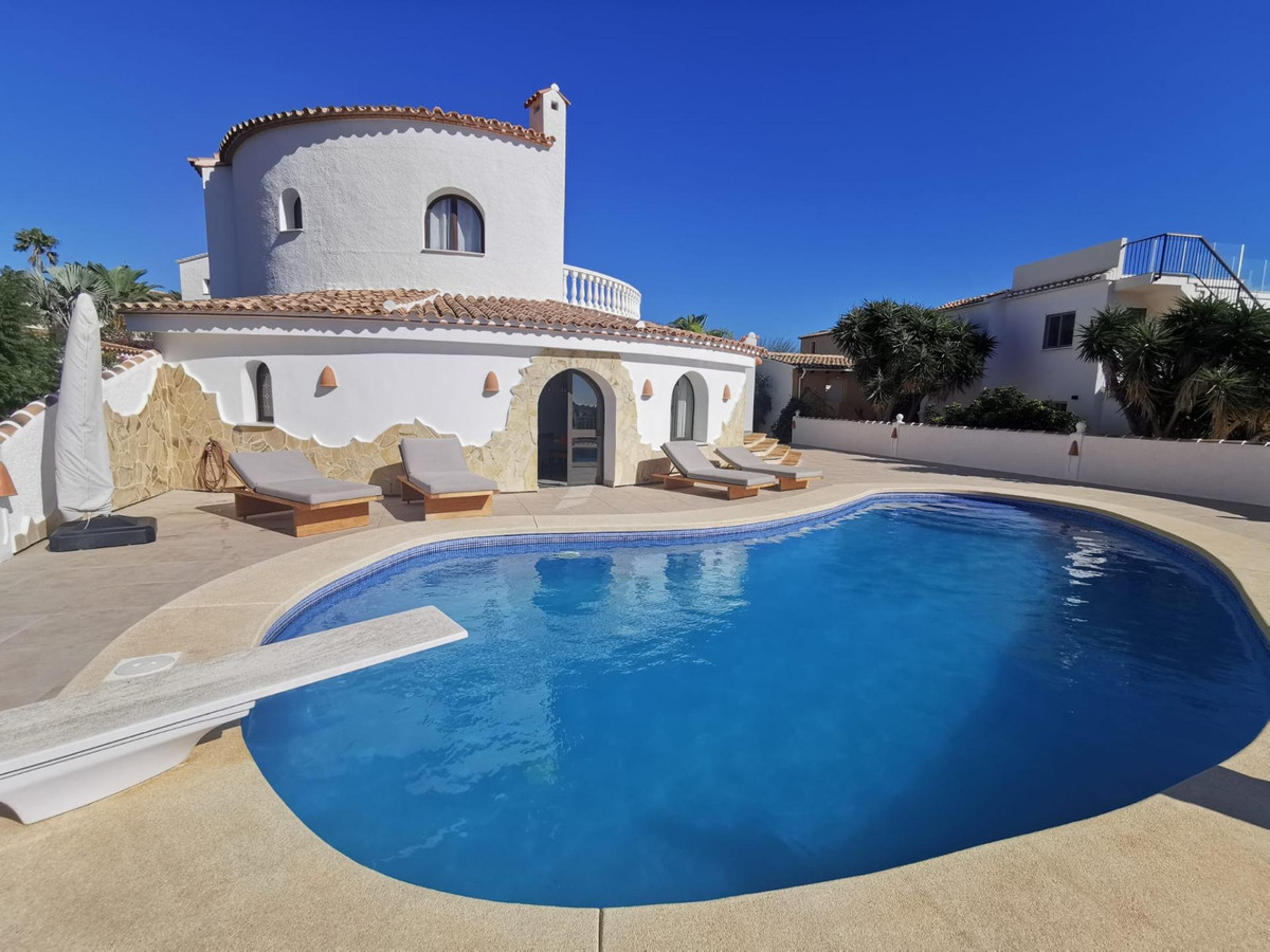 Se vende Bungalow de 5 dormitorios en Costa Blanca, Alicante, España