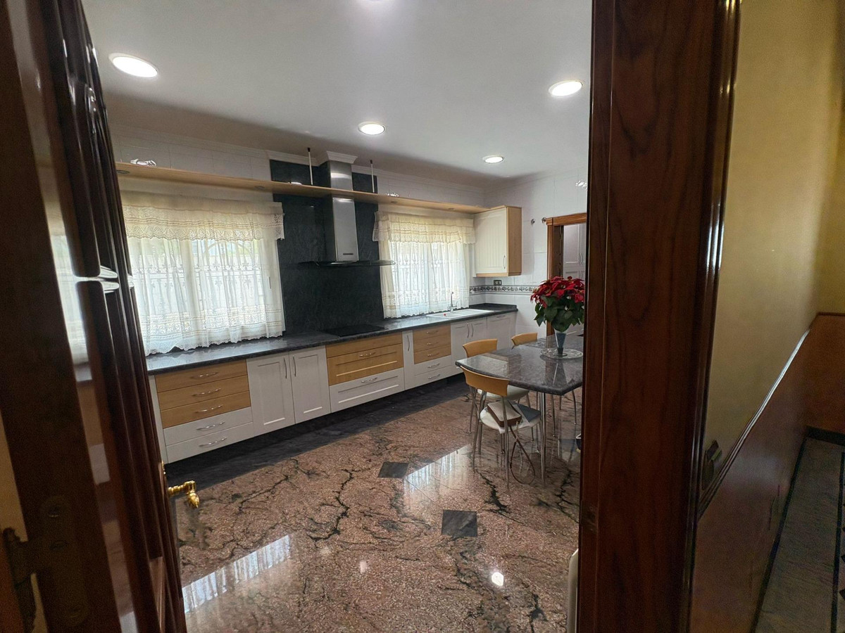 8 Bed Townhouse for sale in Alhaurín De La Torre Costa Del Sol, Málaga, Spain