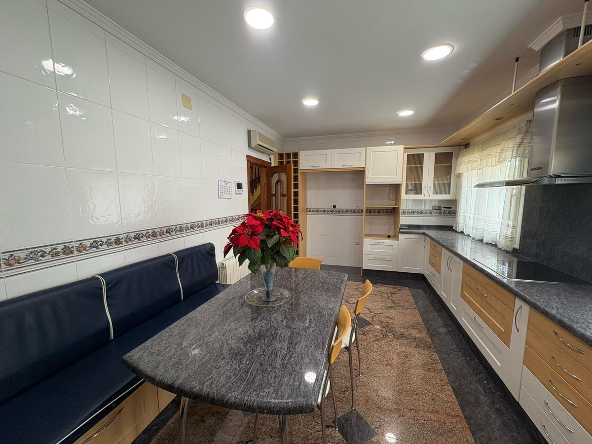 8 Bed Townhouse for sale in Alhaurín De La Torre Costa Del Sol, Málaga, Spain