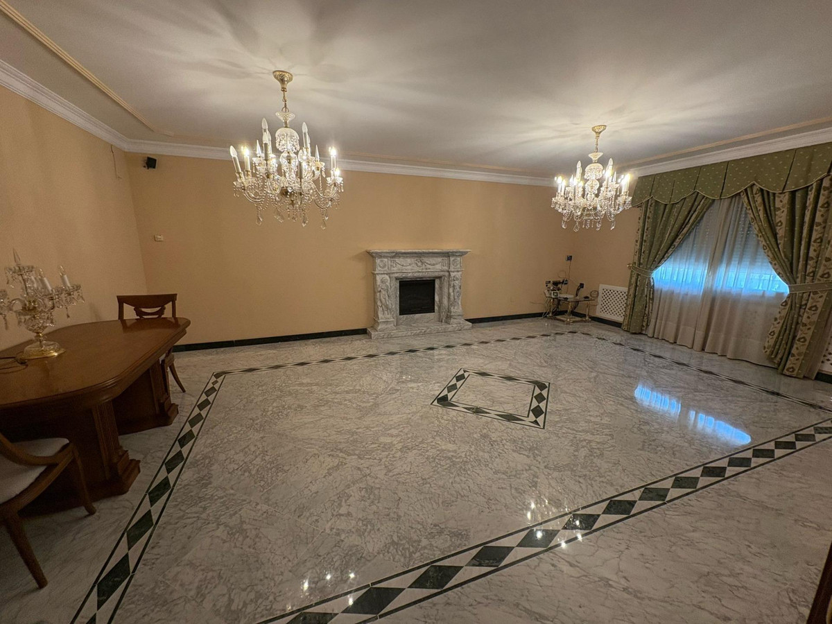 8 Bed Townhouse for sale in Alhaurín De La Torre Costa Del Sol, Málaga, Spain