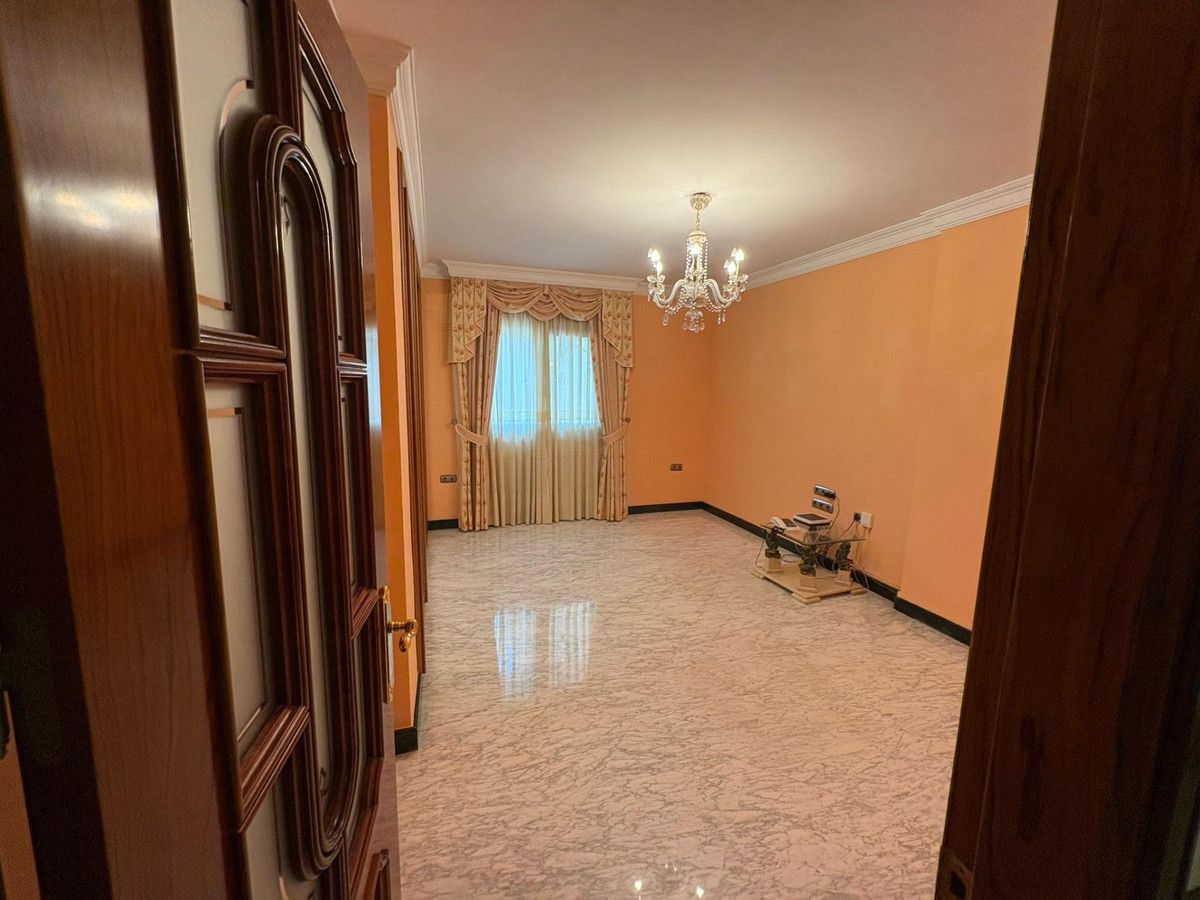 8 Bed Townhouse for sale in Alhaurín De La Torre Costa Del Sol, Málaga, Spain