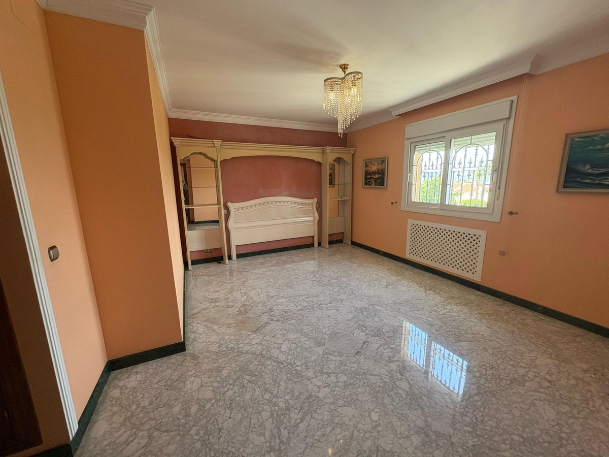 8 Bed Townhouse for sale in Alhaurín De La Torre Costa Del Sol, Málaga, Spain