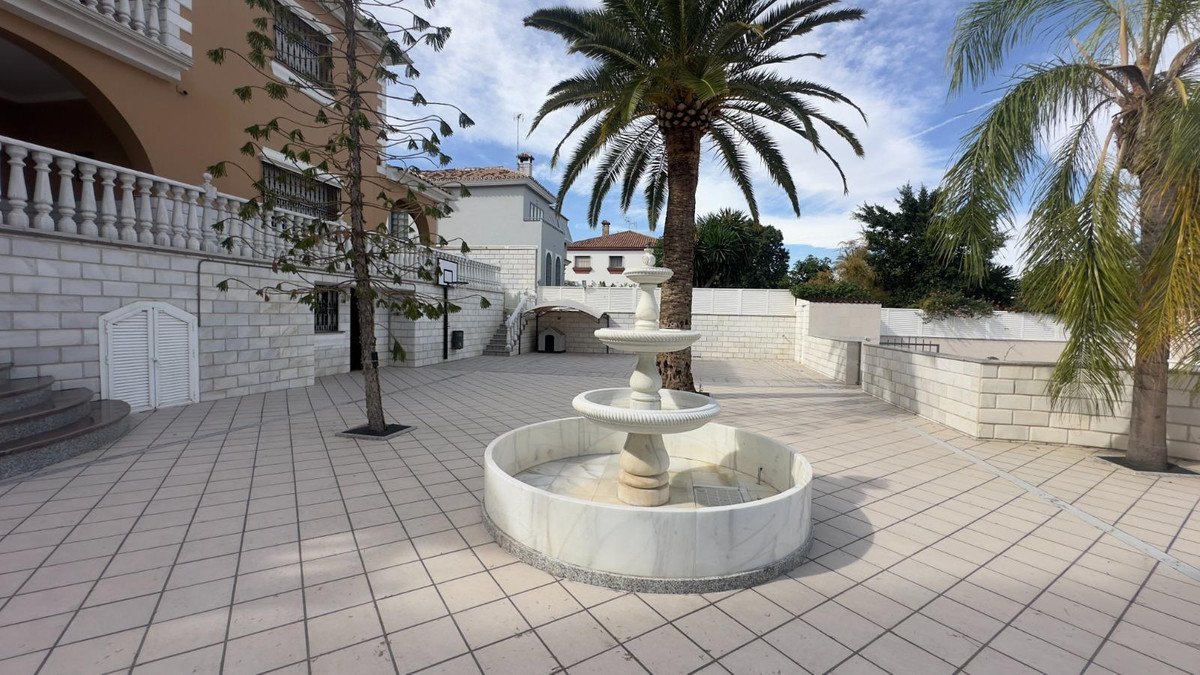 8 Bed Townhouse for sale in Alhaurín De La Torre Costa Del Sol, Málaga, Spain