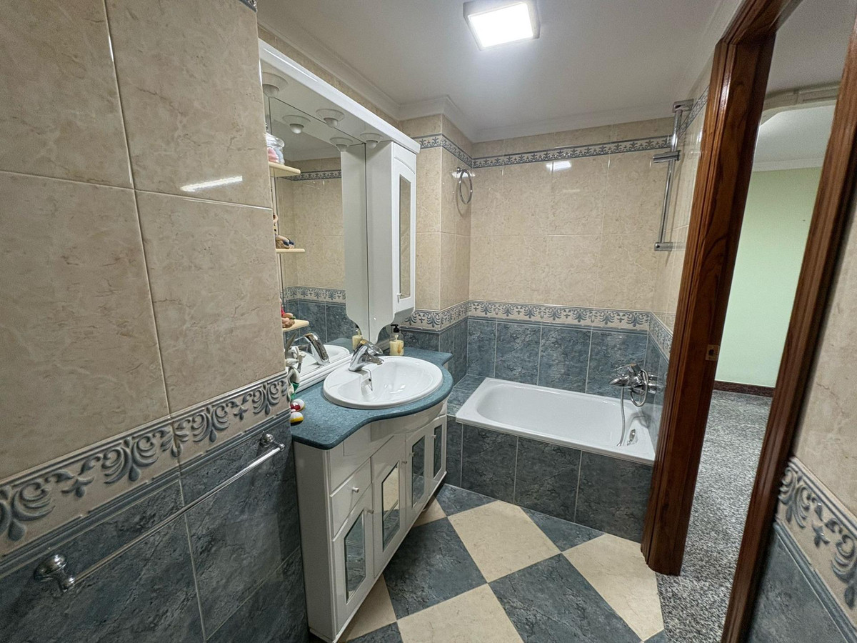 8 Bed Townhouse for sale in Alhaurín De La Torre Costa Del Sol, Málaga, Spain