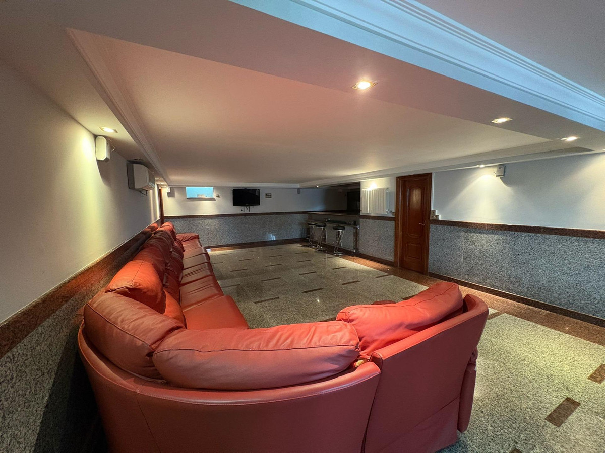 8 Bed Townhouse for sale in Alhaurín De La Torre Costa Del Sol, Málaga, Spain