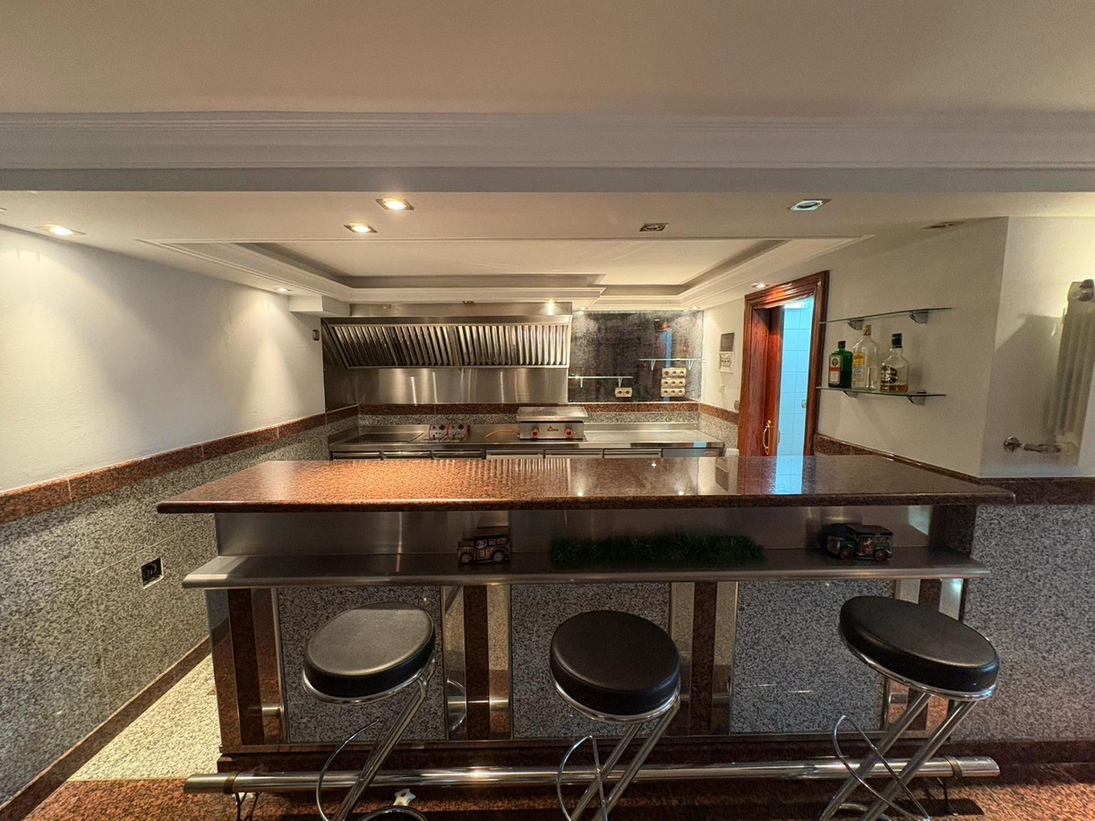 8 Bed Townhouse for sale in Alhaurín De La Torre Costa Del Sol, Málaga, Spain