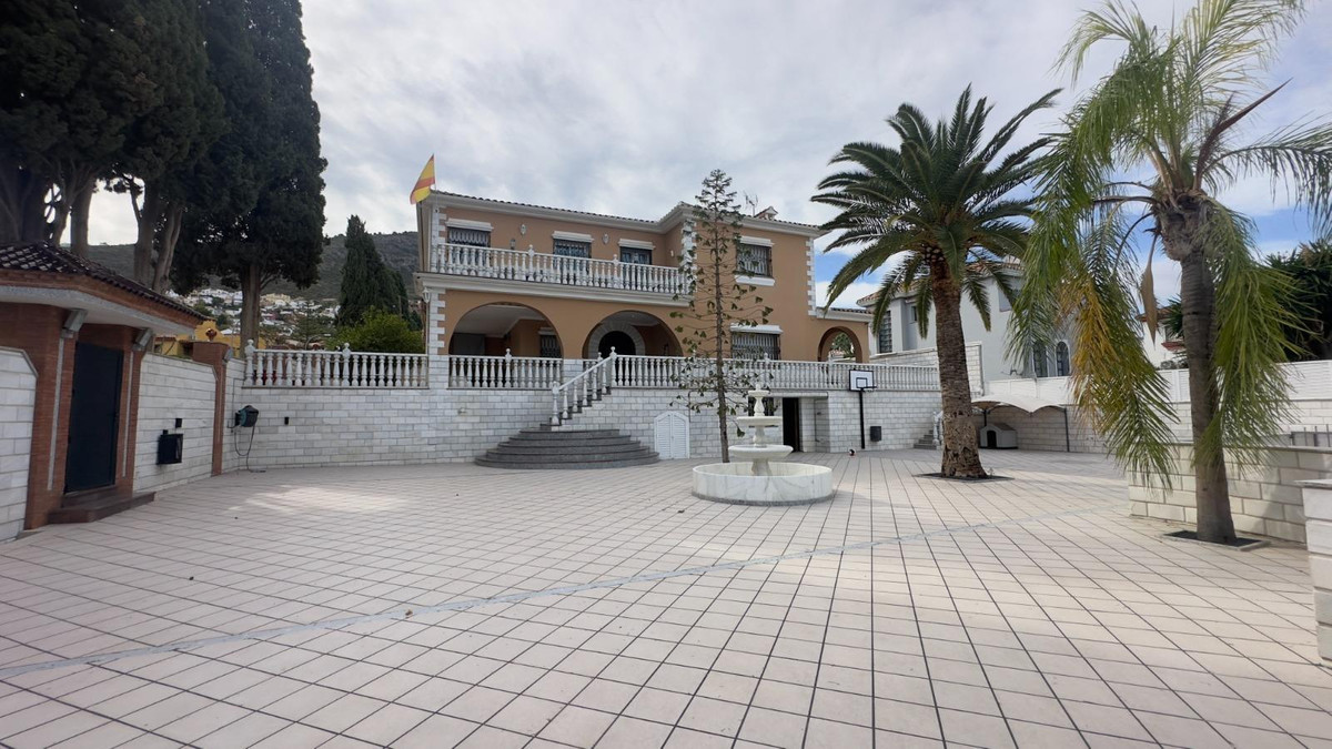 8 Bed Townhouse for sale in Alhaurín De La Torre Costa Del Sol, Málaga, Spain