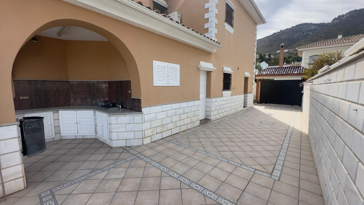 8 Bed Townhouse for sale in Alhaurín De La Torre Costa Del Sol, Málaga, Spain