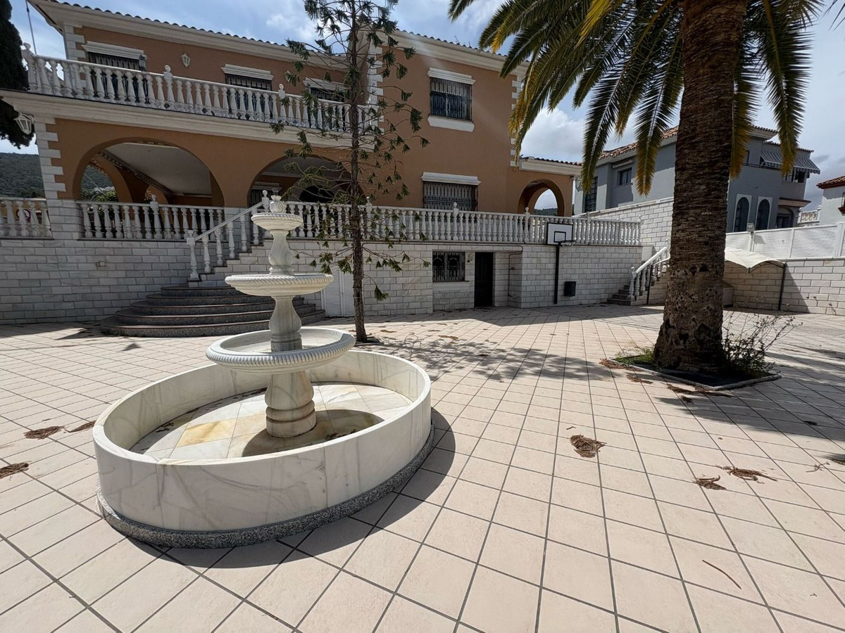 8 Bed Townhouse for sale in Alhaurín De La Torre Costa Del Sol, Málaga, Spain