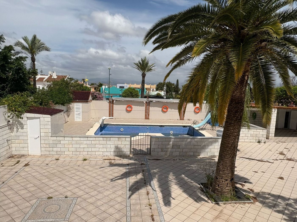 8 Bed Townhouse for sale in Alhaurín De La Torre Costa Del Sol, Málaga, Spain