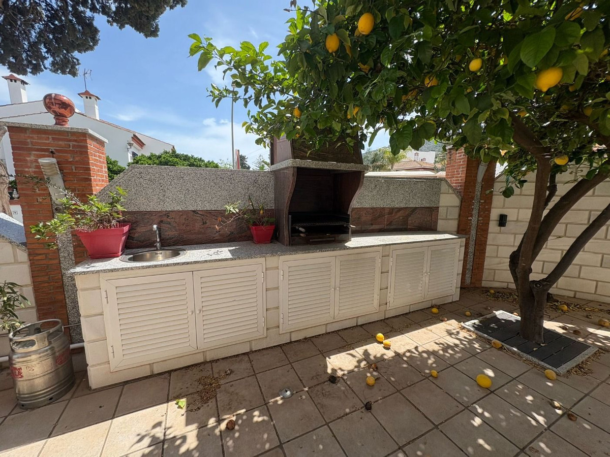 8 Bed Townhouse for sale in Alhaurín De La Torre Costa Del Sol, Málaga, Spain