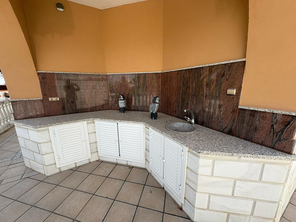 8 Bed Townhouse for sale in Alhaurín De La Torre Costa Del Sol, Málaga, Spain