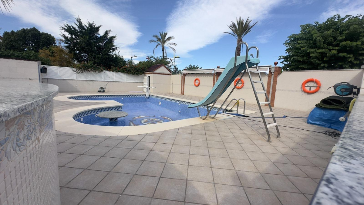 8 Bed Townhouse for sale in Alhaurín De La Torre Costa Del Sol, Málaga, Spain
