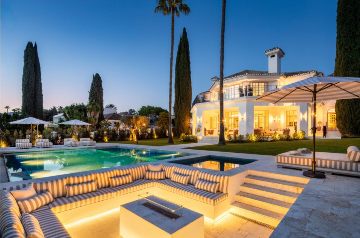 Se vende Villa - Chalet de 5 dormitorios en Costa Del Sol, Málaga, España