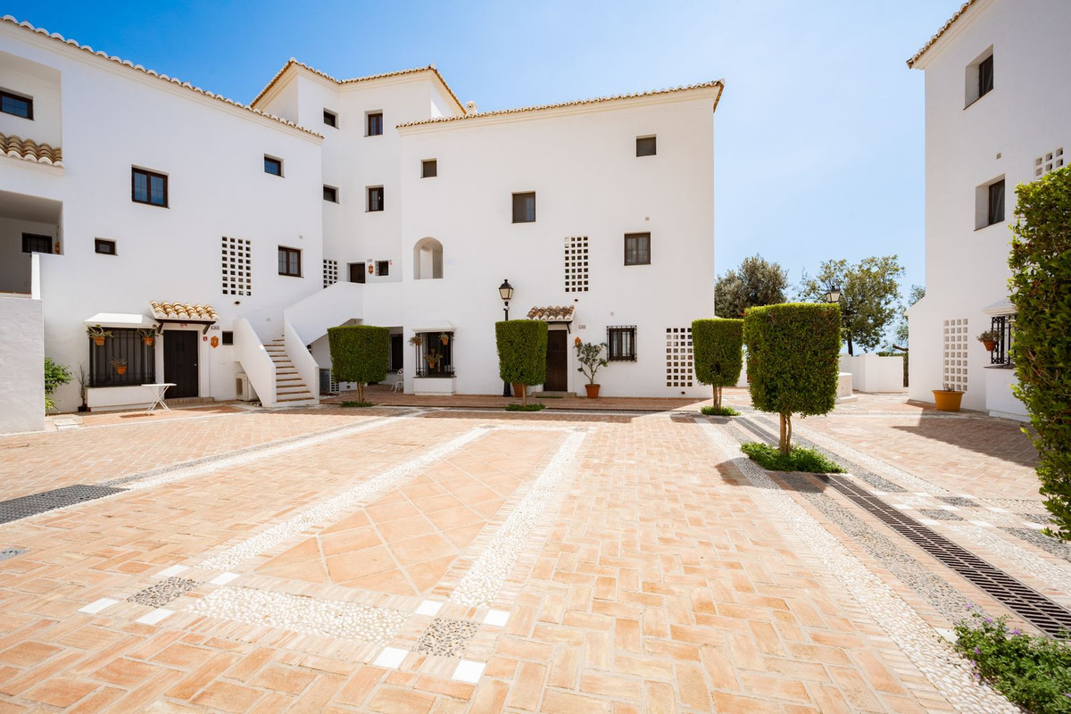 4 Bed Apartment for sale in Altos De Los Monteros Costa Del Sol, Málaga, Spain