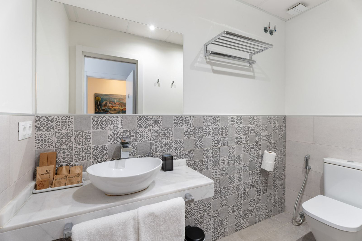 Se vende Hotel de 11 dormitorios en Costa Del Sol, Málaga, España