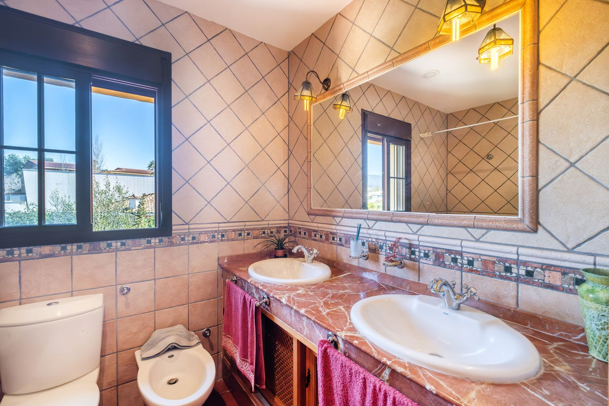 Se vende Villa - Chalet de 6 dormitorios en Costa Del Sol, Málaga, España